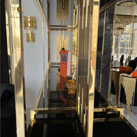 Meuble de rangement moderne sur pied en acier inoxydable doré avec miroir et étagères en verre pour salon