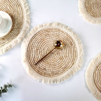 Set de table en paille tressée au design pastoral moderne et simple, tapis en peau de maïs tressé avec bord à pompons, épais et isolant thermique, pour petite tasse à thé