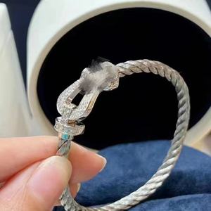 Bracelet Chaîne Fer à Cheval Frangé Luxe Haute Qualité, Bracelet Fer à Cheval Plaqué Or, Ensemble de Bijoux pour Hommes et Femmes, Idéal Banquet, Cadeau - Product Image 2