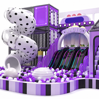 Structure de jeu intérieure commerciale personnalisée à thème lumineux, avec toboggan multi-voies et piscine à balles, recyclable et adaptée aux enfants.
