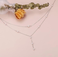 Charmful chaîne en argent plaqué rhodium en forme de Y petit collier à breloques en perles véritables blanches rondes
