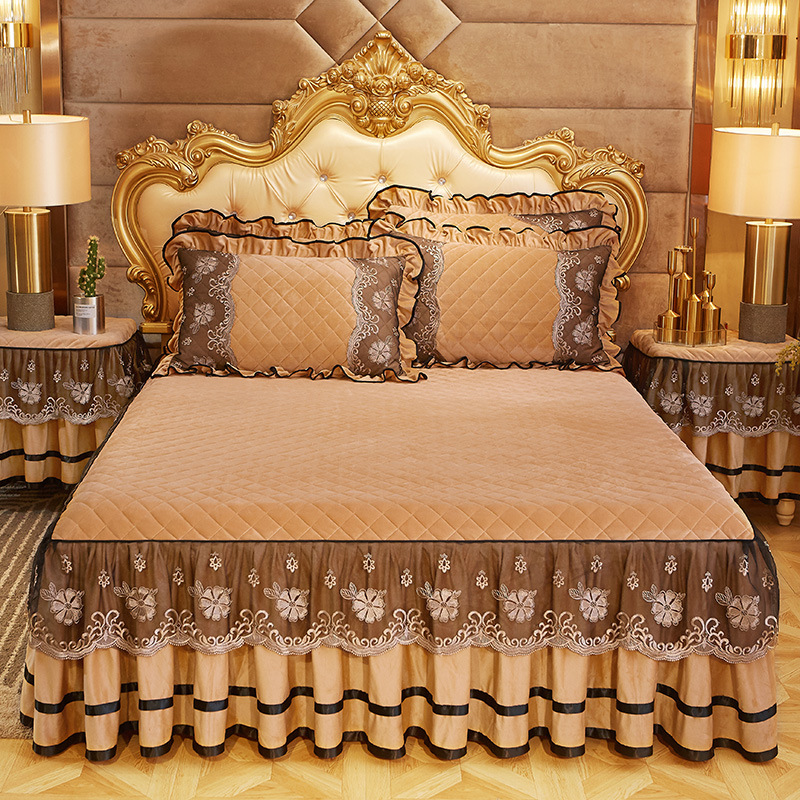 bed skirt C