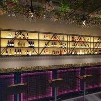 Étagère à vin murale en métal industriel avec éclairage LED pour bar, club, restaurant, salon