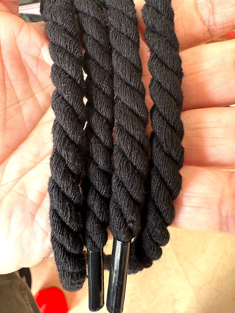[width 0.8] black twist rope