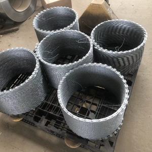 Barrière de barbelé de <span class=keywords><strong>moto</strong></span> de fil d'acier de calibre 12.5 galvanisée plongée à chaud de jeu en métal LONG favorable de finition pour la construction - Product Image 4