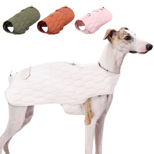 Chaqueta de invierno para perros grandes de lujo con estilo del fabricante Diseño de moda impermeable para clima frío Chubasquero de verano Tallas XL - Product Image 1