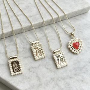 Collar al por mayor con colgante de la Virgen María con marco de perlas, cadena fina de oro y dije de perla de corazón rojo, joyería para mujer - Product Image 3