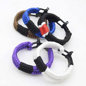 Anthrive, venta al por mayor, grillete ajustable de aleación negra, pulsera de supervivencia hecha a mano en forma de U, pulsera de supervivencia de Paracord con botón de Metal - Product Image 4