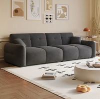 Canapé sectionnel moderne et minimaliste de luxe, tissu en velours résistant aux taches de haute qualité, rembourrage en latex naturel, design capitonné pour villas