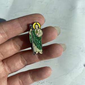 Épinglette professionnelle en émail doux à la mode en métal avec logo personnalisé San <span class=keywords><strong>Judas</strong></span> Tadeo épingle à chapeau - Product Image 3