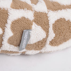 Stijlvolle Effen Patroon Flanellen Hondenbed Gezellig En Privé Rustruimte Voor Comfortabele Huisdieren Slaap - Product Image 4