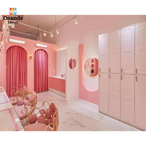 การออกแบบร้านทำเล็บสุดหรูทันสมัยพร้อมผนังโค้งสำหรับจัดแสดงสินค้า เฟอร์นิเจอร์สั่งทำพิเศษสำหรับสตูดิโอความงามที่ถ่ายลงอินสตาแกรมได้ - Product Image 4