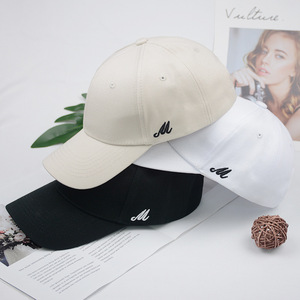 Gorra de Béisbol Unisex Negra con Bordado 'M', Protección Solar, Gorro de Verano de Malla, Estilo Moderno para Parejas - Product Image 3