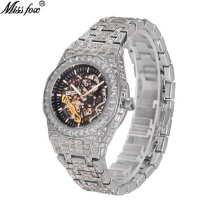 Montre de luxe pour hommes avec logo personnalisé, quartz haut de gamme, acier inoxydable, entièrement sertie de strass, montre de luxe pour hommes avec diamants incrustés - Product Image 4