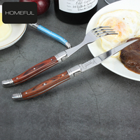 Ensemble professionnel de 2 couteaux à steak dentelés Laguiole avec manche en bois Pakka