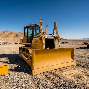 Bulldozer Caterpillar D6G d'occasion avec moteur, pompe, boîte de vitesses et composants essentiels, 160 ch, couple élevé - Product Image 1