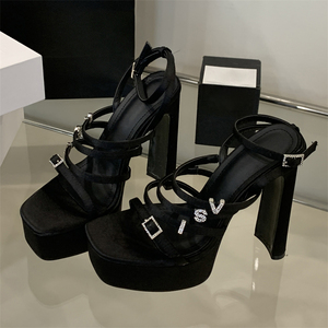 Colección Verano 2025: Elegantes Sandalias de Tacón Alto para Mujer con Punta Abierta, Tiras Negras y Letra Plateada, Nuevas y Sensuales - Product Image 3