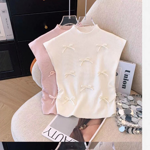 Gilet tricoté pour femme avec détail nœud, en soie glacée, sans manches, rose et blanc, coupe ajustée pour un usage décontracté - Product Image 5