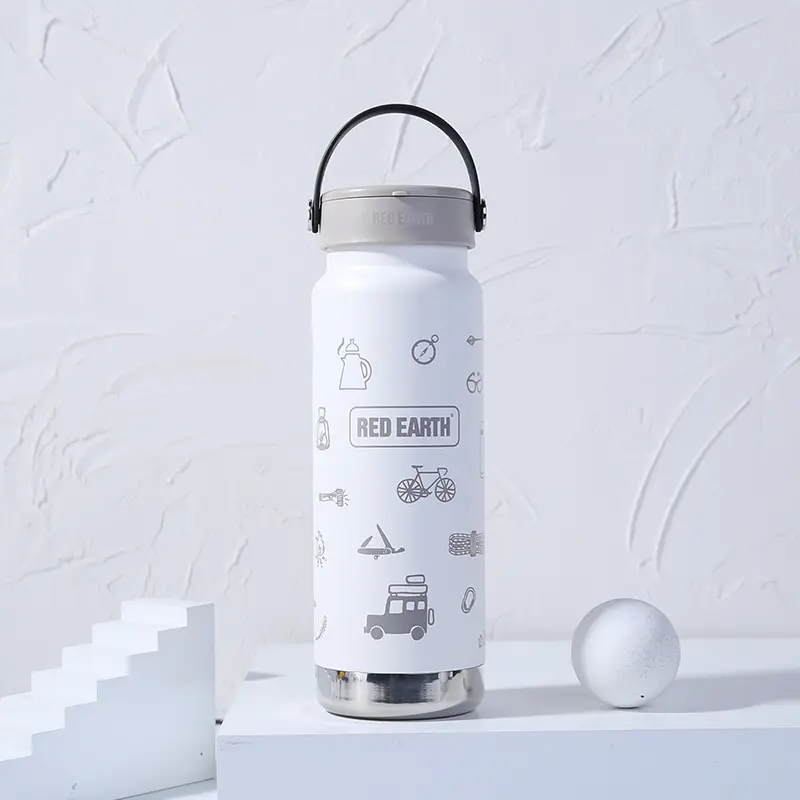 750Ml de doble pared de acero inoxidable 18/8 aislado de la botella de la bebida vaso de botella de agua de deportes logotipo personalizado