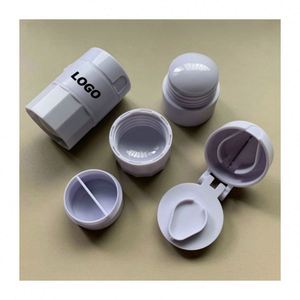 เครื่องบดและตัดยา 4-in-1 พร้อมวัสดุ ABS และการพิมพ์ซิลค์สกรีน กล่องจัดยาขนาดกะทัดรัดสำหรับการเดินทางและการใช้งานประจำวัน - Product Image 1