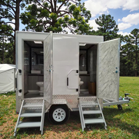 Toilettes portables de luxe à 2 cabines, salle de bain mobile moderne, remorque de salle de bain portable pour événements en plein air