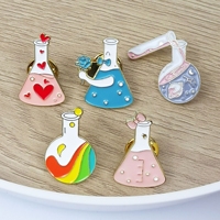Bros Pin Logam Paduan Elemen Kimia Cetak UV Kreatif dan Personal, Pin Enamel Keras Anime Bentuk Geometris