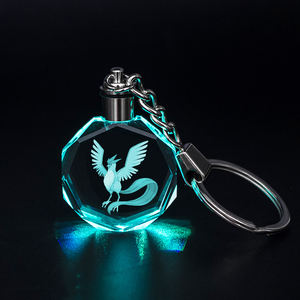 Usine de gros de haute qualité divers modèles de <span class=keywords><strong>pokeball</strong></span> cristal porte-clés personnalisé LED lumière clignotante porte-clés - Product Image 4