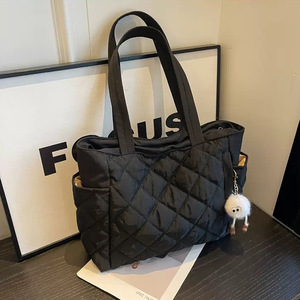 Versatile Shoulder <b>Bag</b> for Commuting Shopping Korean-style Quilted Large-Capacity Women's Tote <b>Bag</b> with Polyester <b>Material</b> - Product Image 1