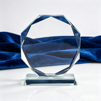 Trophée en verre octogonal gravé en jade transparent, prix de gros abordable, avec boîte cadeau