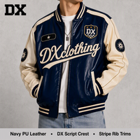Blouson universitaire personnalisé bleu marine et crème en cuir PU végétalien avec patch tissé à motif script, col côtelé rayé, fermeture éclair intégrale pour fabricants OEM ODM de marques
