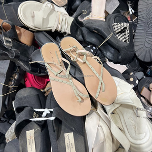 Sandales et chaussures à talons hauts d'occasion de styles variés en balles – Vente en gros de chaussures d'occasion pour femmes, directement de l'usine - Product Image 1