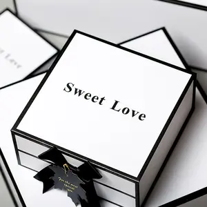 Vente en gros de boîtes de parfum vides magnétiques pliables en carton imprimé personnalisées pour coffrets cadeaux avec ruban pour cadeau