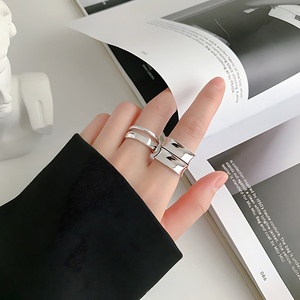 Anillo abierto de banda ancha de Plata de Ley 925 escultural moderno, estructura curva minimalista, joyería fina para mujeres y hombres - Product Image 5