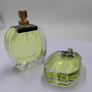 Pulvérisateur à pompe <span class=keywords><strong>de</strong></span> bouteille en verre <span class=keywords><strong>de</strong></span> <span class=keywords><strong>parfum</strong></span> transparent <span class=keywords><strong>de</strong></span> haute qualité <span class=keywords><strong>de</strong></span> 30ml 50ml <span class=keywords><strong>logo</strong></span> personnalisé <span class=keywords><strong>de</strong></span> style <span class=keywords><strong>de</strong></span> <span class=keywords><strong>luxe</strong></span> vente en gros pour emballage cosmétique - Product Image 3