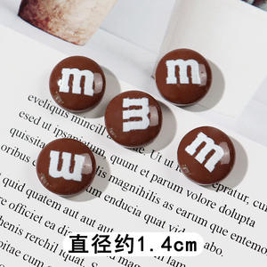 20 Stück Lustige Schokoladenbohnen-Harz-Nail-Art-Anhänger, Niedliche <span class=keywords><strong>M</strong></span>-Bohnen DIY Nagel-Anhänger, Praktische Schmuck-Dekorations-Accessoires - Product Image 6