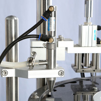 Machine de capsulage remplissante automatique Flacons de lyophilisation standard en verre Machine de capsulage remplissante pour produit en poudre lyophilisé