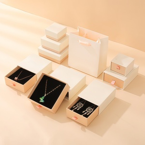 Boîte à <span class=keywords><strong>bijoux</strong></span> en carton blanc mat en gros avec tiroir, idéale pour la présentation <span class=keywords><strong>de</strong></span> coffrets cadeaux personnalisés <span class=keywords><strong>de</strong></span> bagues et boucles d'oreilles - Product Image 3