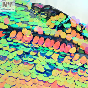 Telas de Lentejuelas de Colores Iridiscentes Grandes con Efecto Ombre Super Brillante de Cobre de Nanyee Textile - Product Image 6