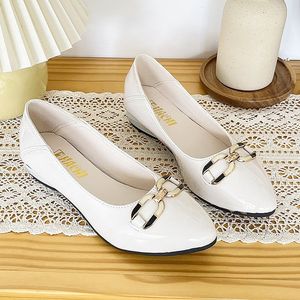 Escarpins à talons bas pour femmes printemps automne confortables nouvelles chaussures simples à la mode bout pointu disponibles grandes tailles pour la mère - Product Image 4