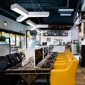 โคมไฟเพดาน LED ทรงสี่เหลี่ยมผืนผ้าสีทองทันสมัย ขั้วหลอด E26 ตัวโครงสแตนเลส แสงวอร์มไวท์ 3500K ปรับความสูงได้ เหมาะสำหรับห้องนั่งเล่น - Product Image 6