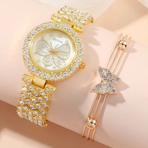 Nuevo y Moderno Reloj de Cuarzo con Esfera de Cristal y Aleación para Mujer, con Diseño de Mariposa, Juego de Joyería de 5 Piezas con Brazalete y Anillo de Compromiso con Diamantes - Product Image 5