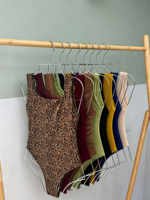 Vente en gros de body string noir à col carré imprimé léopard pour femme, haute qualité, collection 2026, et body à manches courtes pour femme