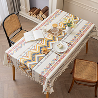 Nappe de table rectangulaire imperméable décorative avec motif brodé à carreaux et fleurs à franges