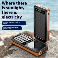 La batterie solaire est livrée avec un câble intégré, une batterie portable étanche de 10 000 mAh avec charge sans fil pour une utilisation en extérieur