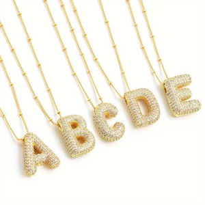 Collar con colgante de burbuja de 26 letras chapado en oro con circonitas de cobre, diseño de globo, para mujer, con cadena gruesa, ideal para regalo de fiesta al por mayor. - Product Image 1
