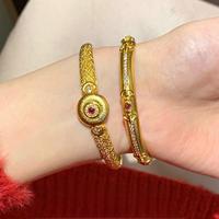 Bracelet de luxe haut de gamme pour femme, style vintage texturé, avec accent zircon et rubis brillants, idéal pour mariage ou banquet, cadeau parfait.