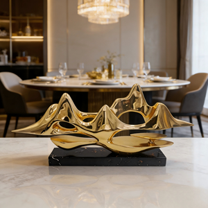 Nouvelle Sculpture Paysagère de Luxe en Résine Plaqué Or, Statue Moderne Abstraite de Montagne pour Décoration Intérieure, Décoration d'Intérieur en Résine - Product Image 4