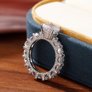 Anello con design a quattro punte, stile elegante, per donna - Product Image 4