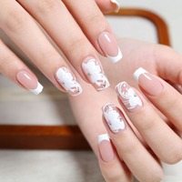 K053 Faux Ongles Ballerine Moyens Blanc Nude Motif Fleur Française Style Minimaliste Western Frais ABS Premium MOQ1 Vente en Gros Stock Prêt à l'emploi