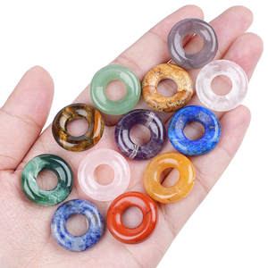 Colgante de cristal natural multimaterial de 2 cm en forma de donut, hecho a mano, para regalo, venta al por mayor 2026 - Product Image 3